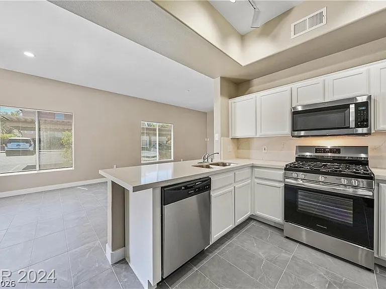 2305 W Horizon Ridge Pkwy #1411 — Photo 10