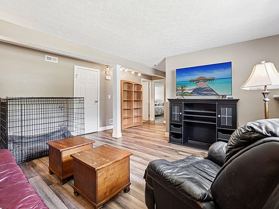 4th image of 3076 Featherstone Dr