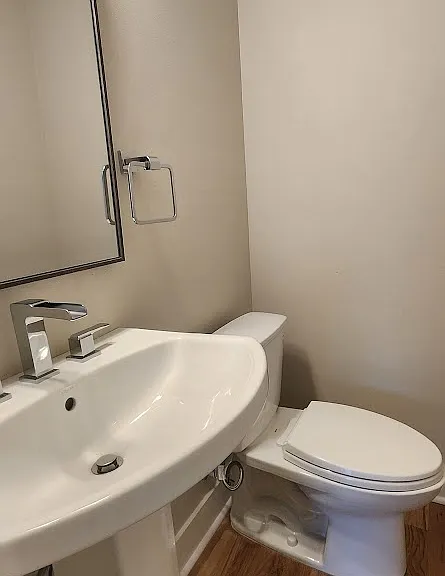 2916 Youngwood Rd — Photo 2