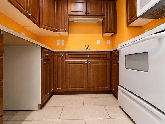 3rd image of 9229 S Lakeland Dr #208