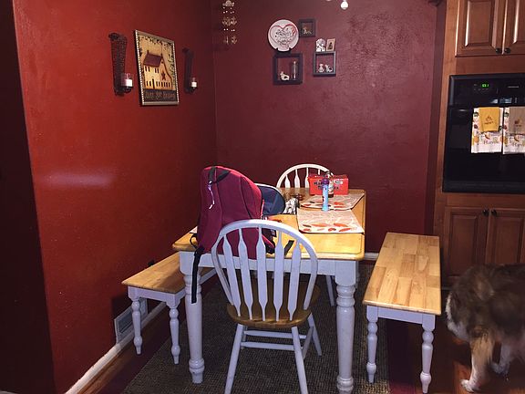 Eat in kitchen with ceiling 