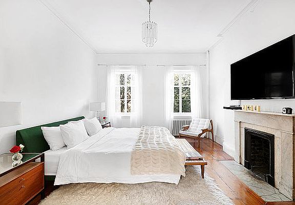 4th image of 78 Jane St #2