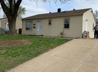 2465 Hawthorne Manor Dr, Florissant, MO 63031