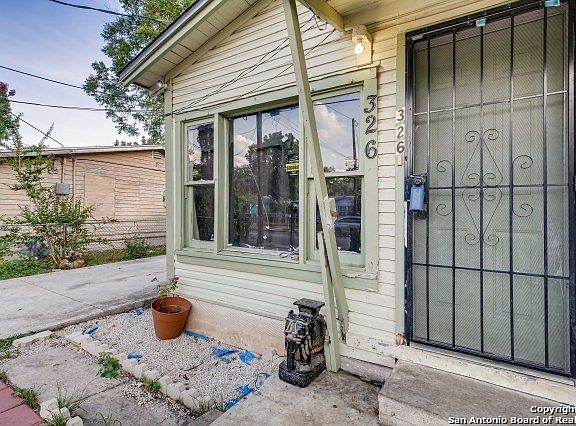 4th image of 326 Estrella St
