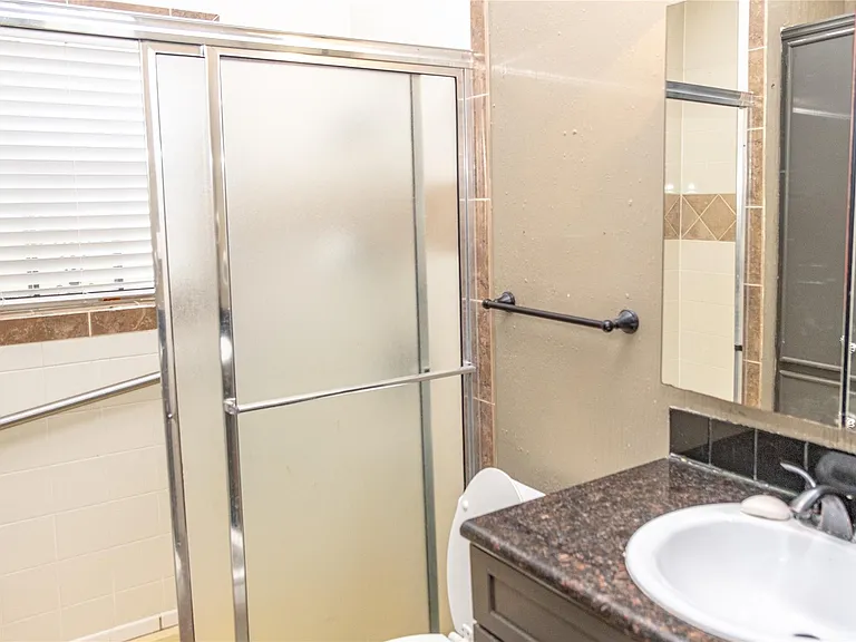 2607 E Cesar Chavez St — Photo 15
