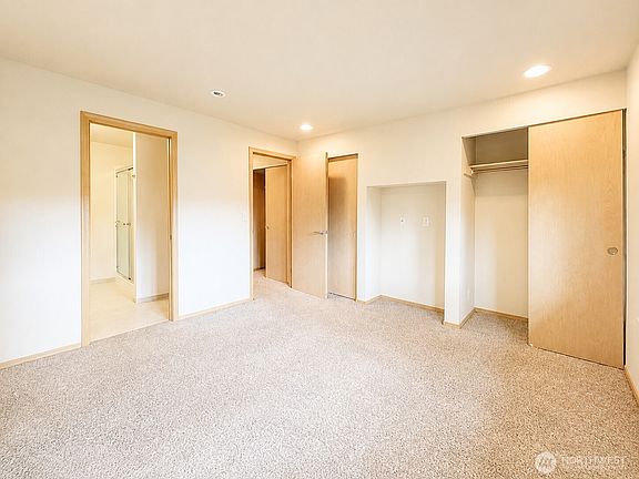 5th image of 818 138th Street E