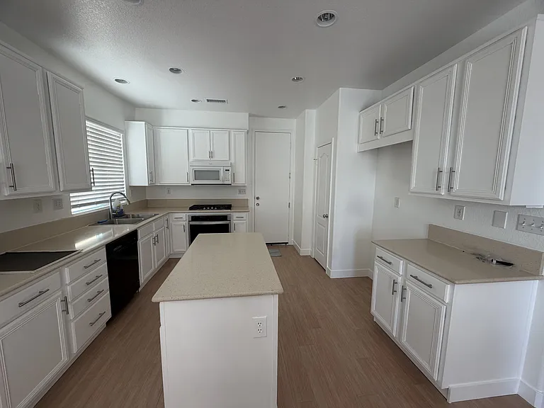 15921 Golden Meadow Ln — Photo 4