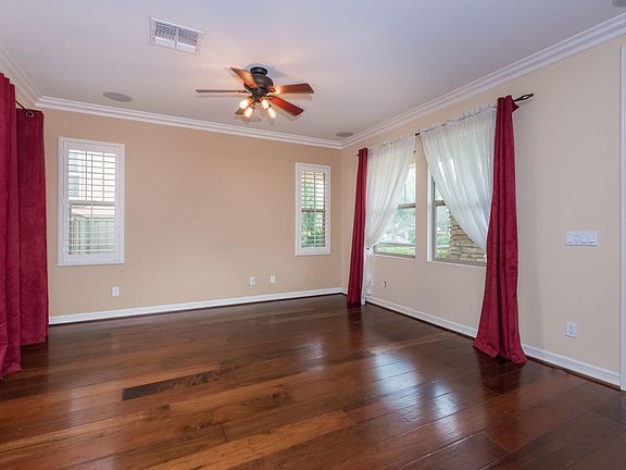 4th image of 8323 Parkside Cres