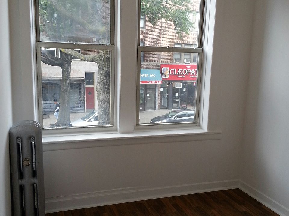 1st image of 2565 Steinway St