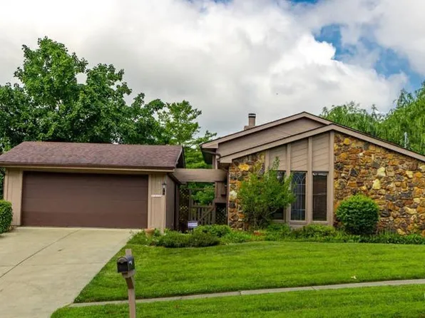 121 Farmington Dr, Hamilton, OH 45013