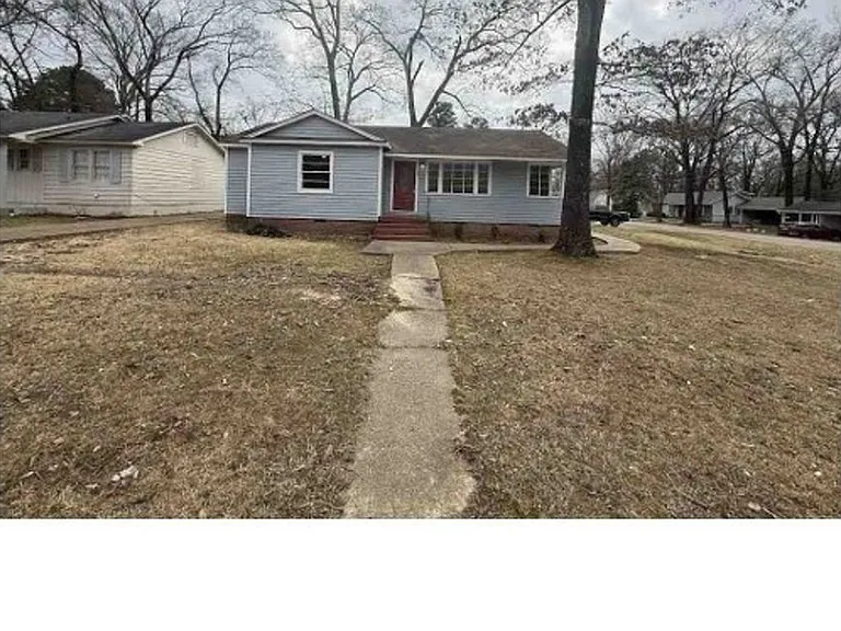 341 E Northside Dr — Photo 3
