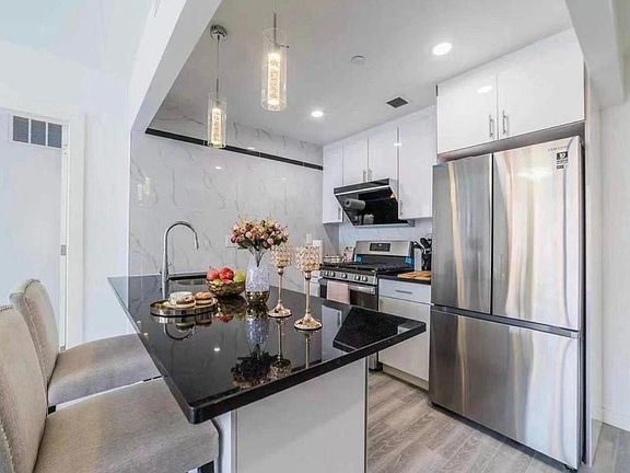 4th image of 14427 Sanford Ave #3Q