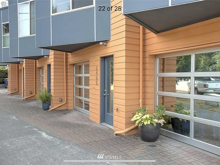 2405 Harbor Ave SW — Photo 13