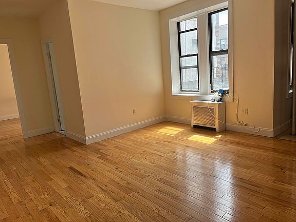 2nd image of 623 W 204th St #5G