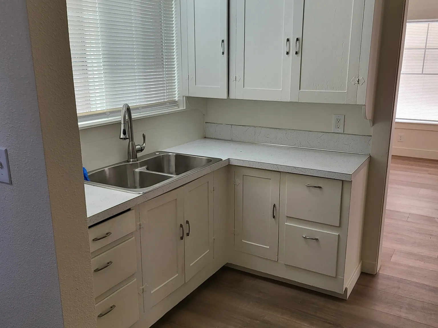 2 bed, 918 sqft, $2,200 — Photo 4