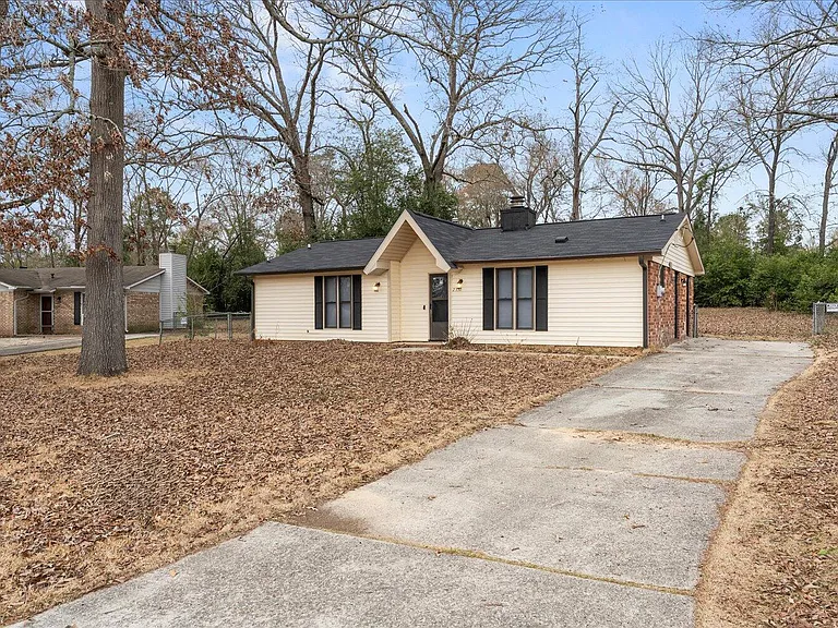 2357 Basswood Dr — Photo 2