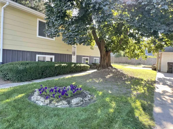 1530 Center Street, Black Earth, WI 53515