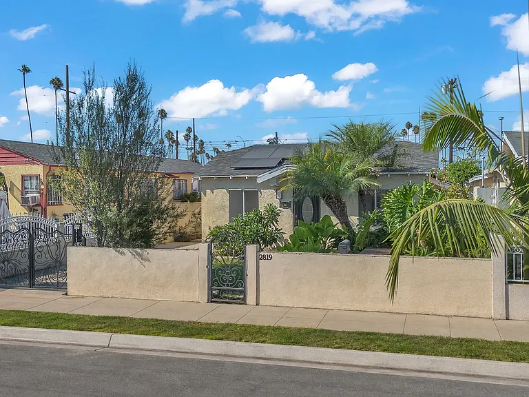 2819 Exposition Pl — Photo 1