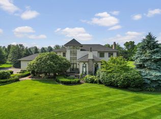 8610 Old Oak Dr, Plymouth, MI 48170