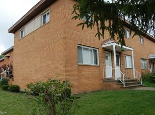 16221 Edgewood Ct, Maple Heights, OH 44137