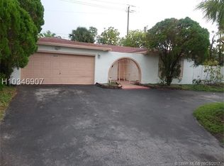 8860 Southampton Dr, Miramar, FL 33025