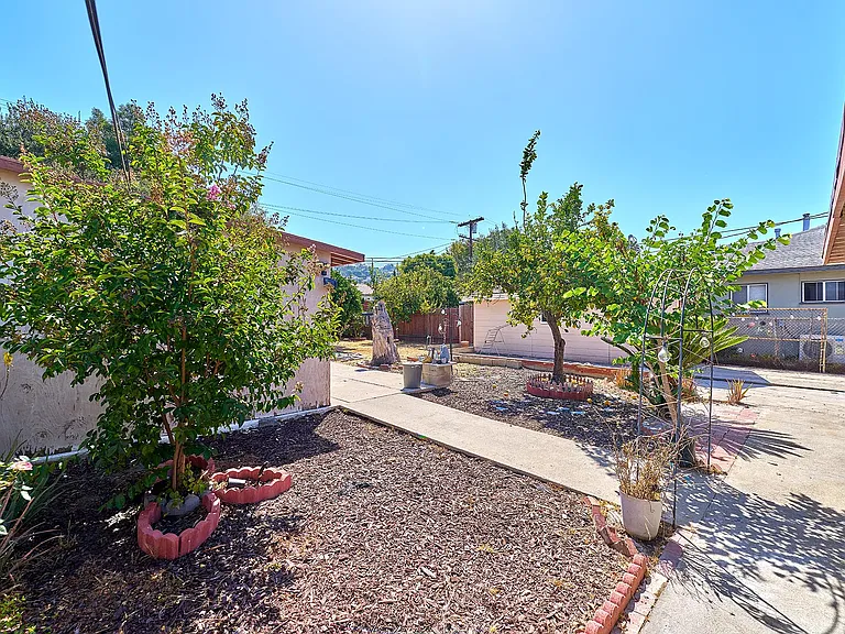 2837 W Avenue 33 — Photo 24