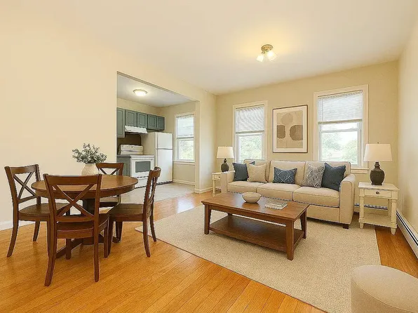 61-61 56th St #2, Maspeth, NY 11378