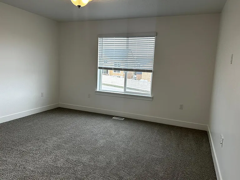 932 N Olson Dr — Photo 21