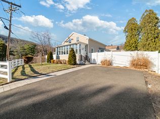 136 N Main St, Beacon Falls, CT 06403