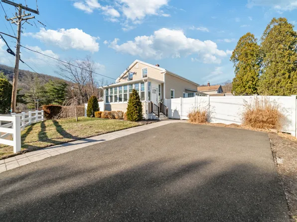 136 North Main Street, Beacon Falls, CT 06403