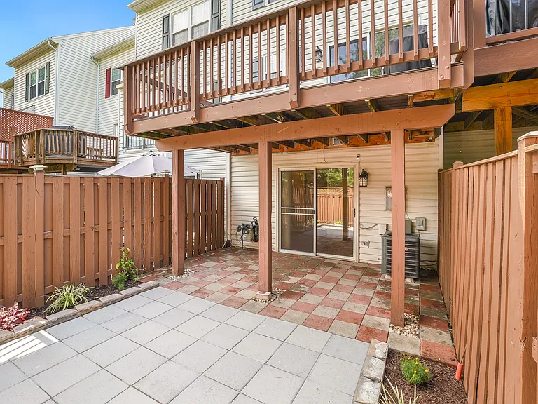 20206 Foothill Ter — Photo 20