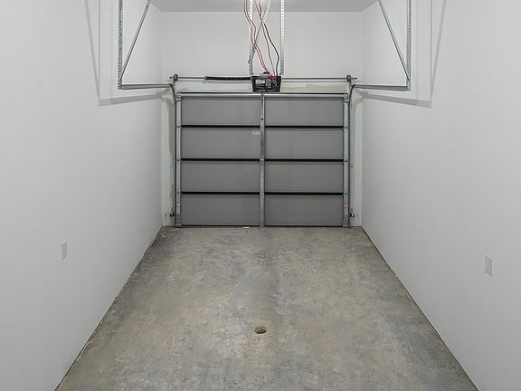 3rd image of 51 Ashford Ln