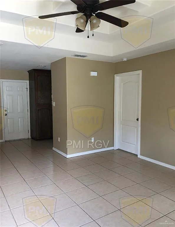 2 bed, 2.0 bath, 3840 sqft, $925 — Photo 2