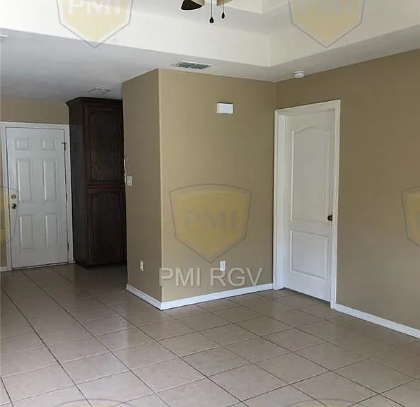 304 W Amy Dr #A — Photo 2