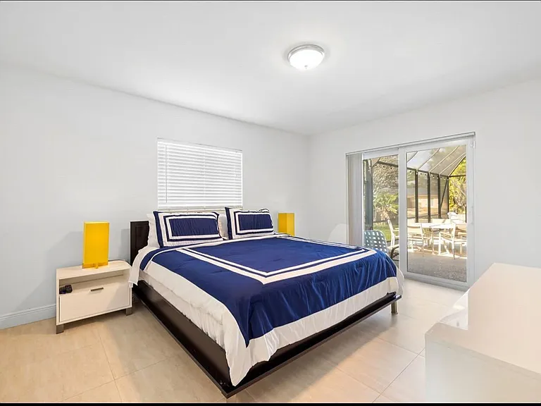 5921 SW 17th Ct — Photo 13