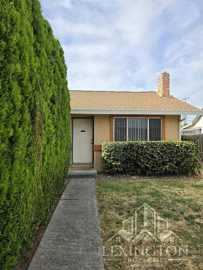 3 bed, 1.0 bath, 1092 sqft, $2,300 — Photo 4