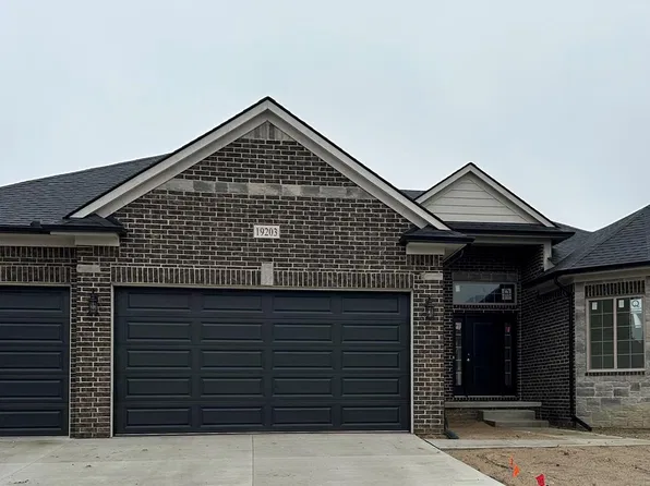 19203 Thompson Dr, Macomb, MI 48042