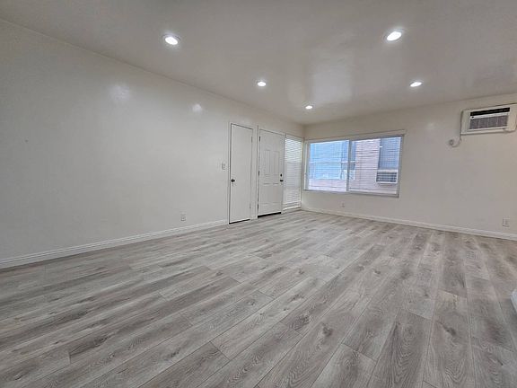 3rd image of 11667 Goshen Ave APT 10