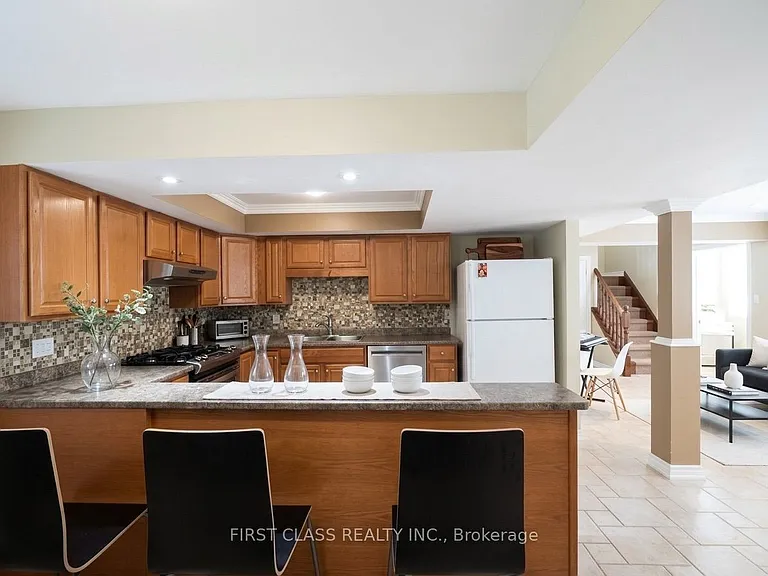 2084 Bingley Cres #W/O — Photo 6