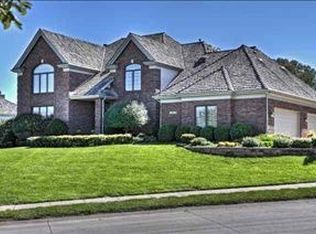 12953 Eagle Run Dr, Omaha, NE 68164