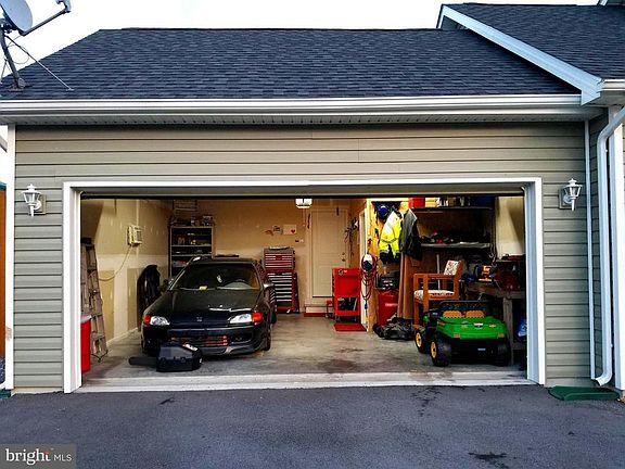 GARAGE W/ EXTRA ROOM  SECURITY DOOR  8X8