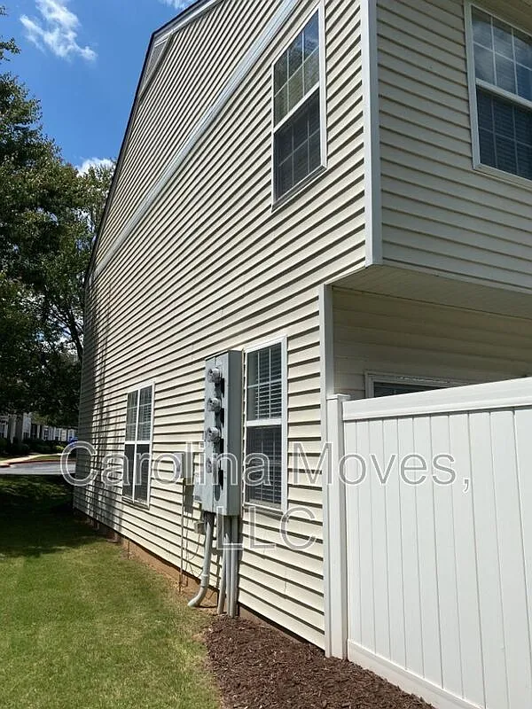 2 bed, 2.5 bath, 1480 sqft, $1,575 — Photo 4