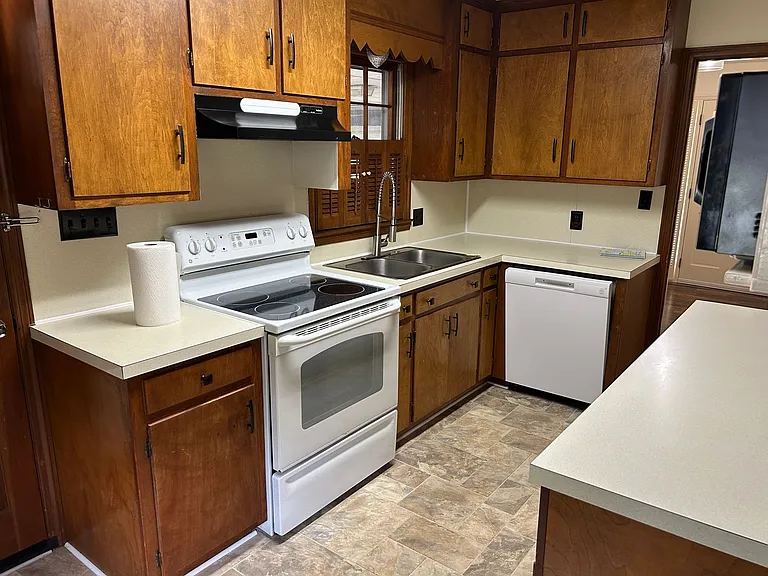 109 Cedar Trails Ct — Photo 8