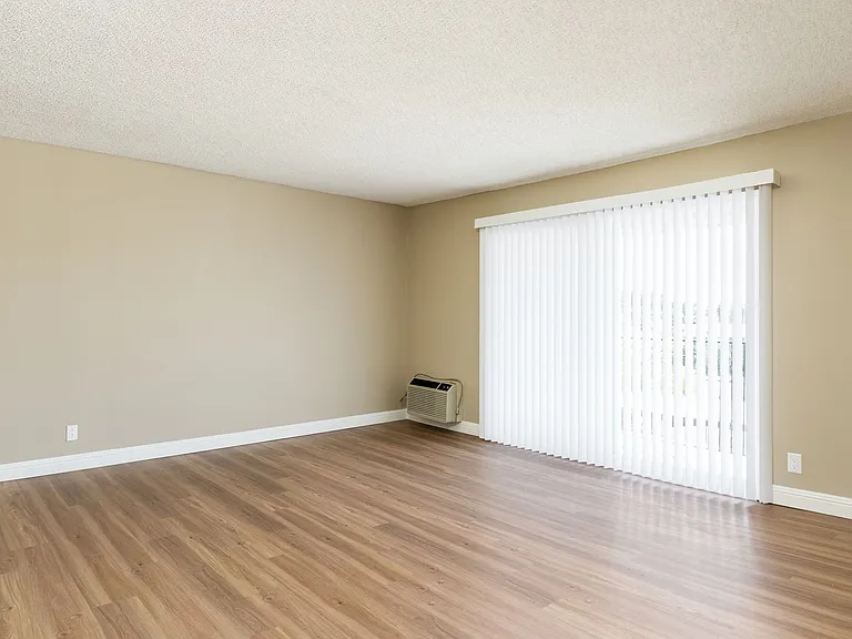 Casa Grande Apartments — Photo 6