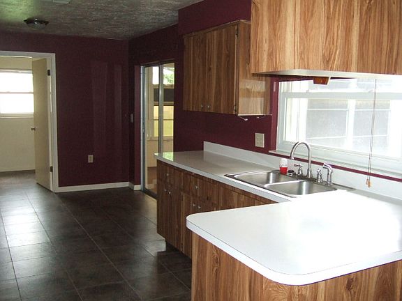 2nd image of 409 W Buttonbush Dr