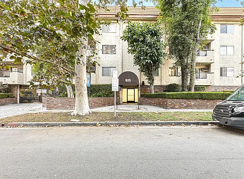 Royal Terrace Apartments Photo 1