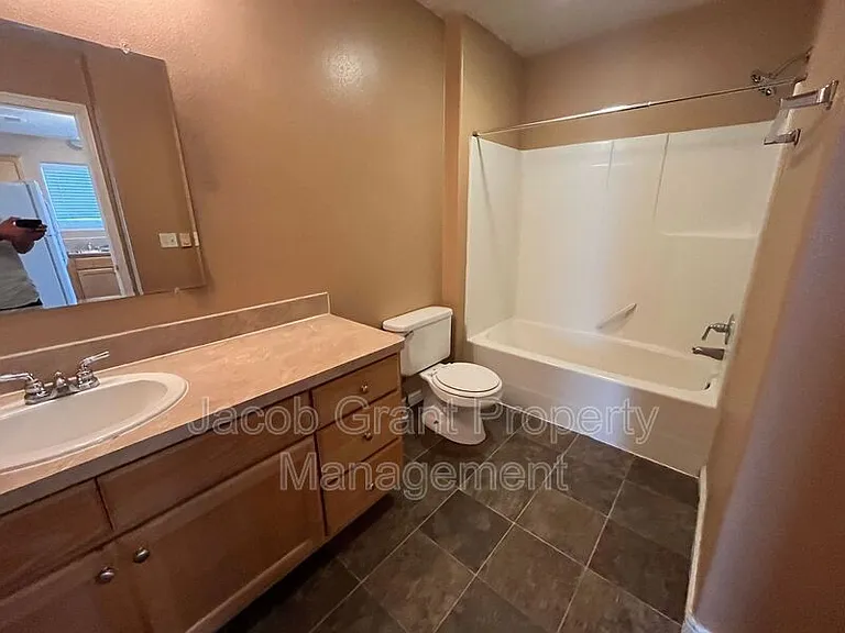 975 Eve Dr #1 — Photo 5
