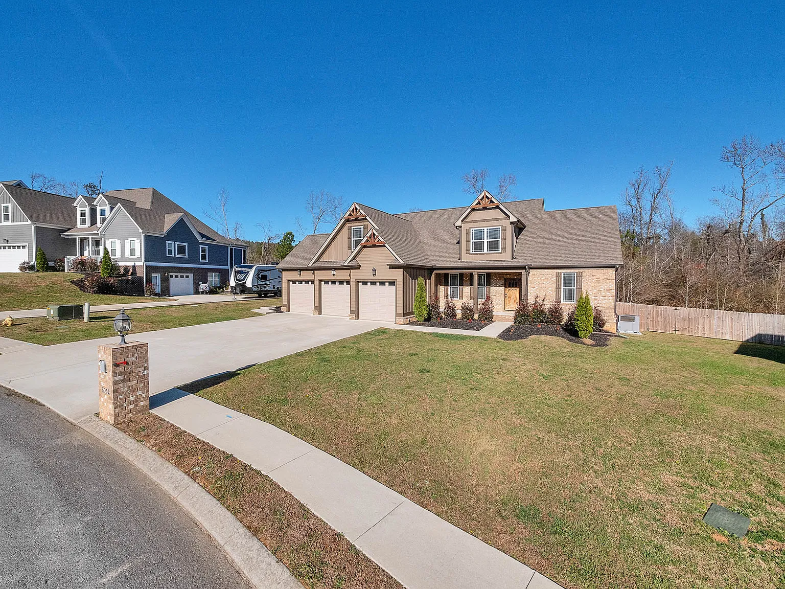 6 bed, 3.0 bath, 3200 sqft, $3,800 — Photo 4