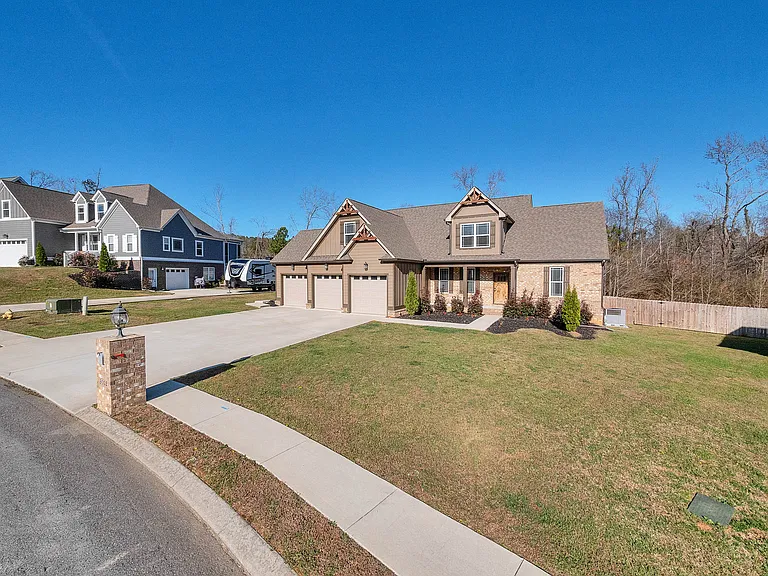 8052 Burgundy Cir — Photo 4