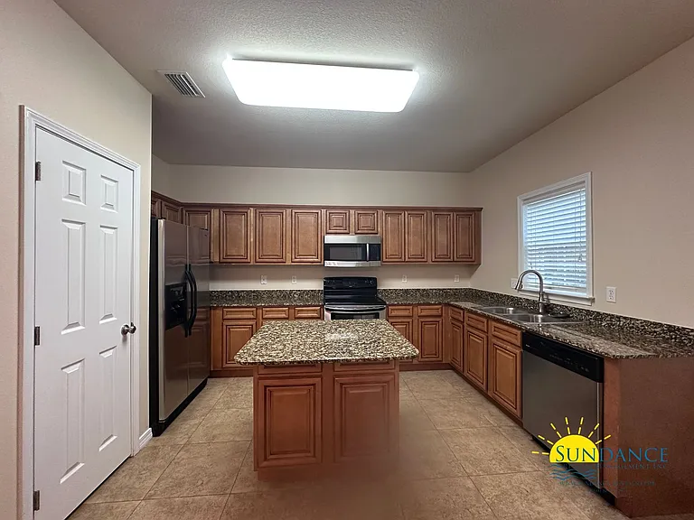 1494 Bentley Cir — Photo 5
